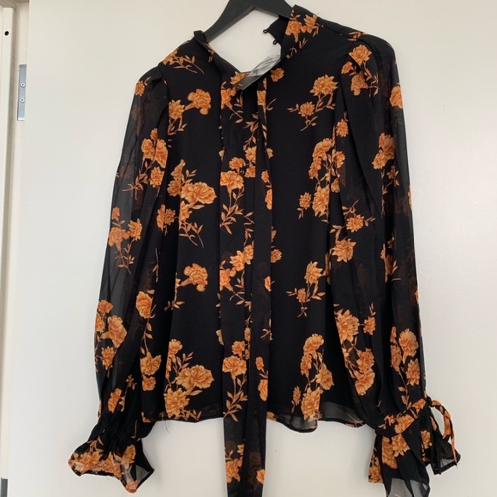 F21 Floral Print Tie- Neck Blouse Top - Picture 5 of 8